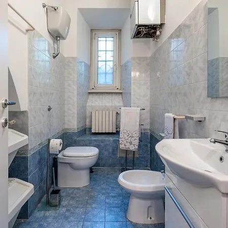 Tour De Apartment